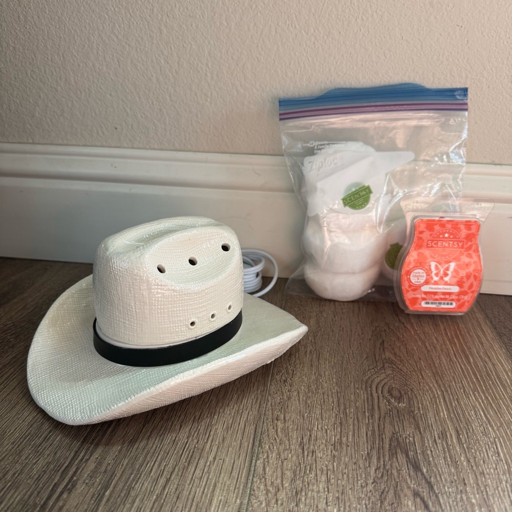 Scentsy Cowboy Hat Country Born Warmer, Bundle with NWT Paradise Punch Wax
